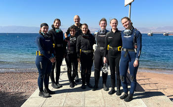 In Aqaba, the Berlin students were given comprehensive insights into the research projects for the protection of the stony coral during dives